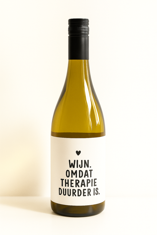 Wijnlabel met de tekst: Wijn. Omdat therapie duurder is